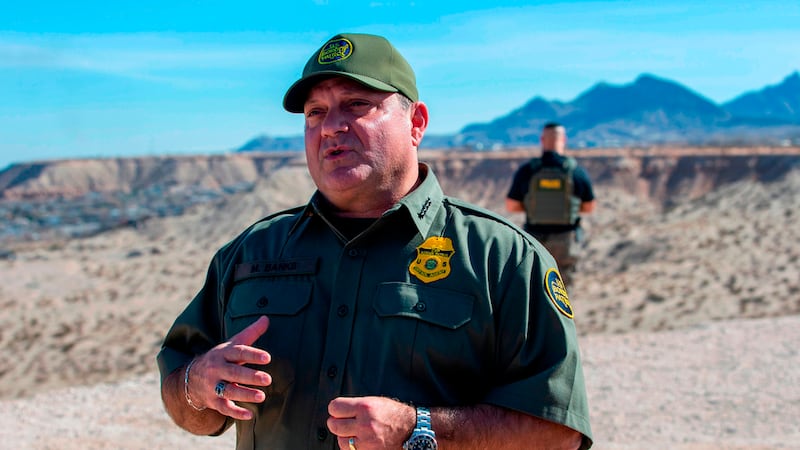 El director de la Patrulla Fronteriza Michael Banks en Sunland Park, Nuevo México, cerca de la...