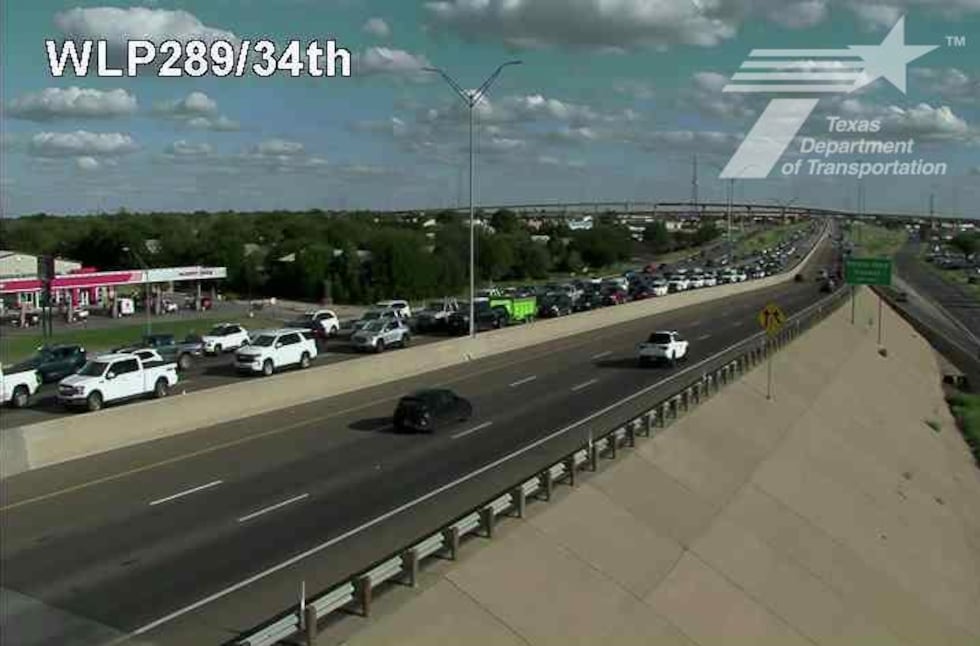 Crash near 19th St. overpass, W. Loop 289 causes traffic jam on Wednesday