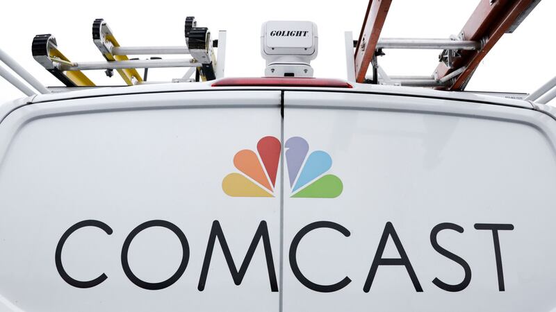 ARCHIVO - Una camioneta de Comcast se ve el 24 de enero de 2019 en Pittsburgh. (AP Foto/Gene...