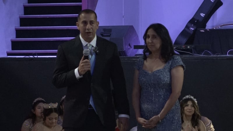 Maestro hispano celebra 15 años de docencia en Programa de Educación Bilingüe en Lubbock