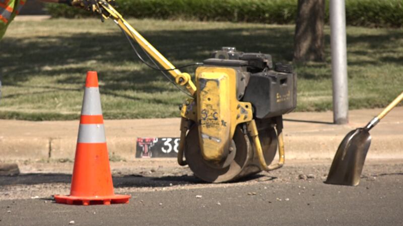 Gilliland dice que nadie es más consciente de los baches que el departamento de mantenimiento...