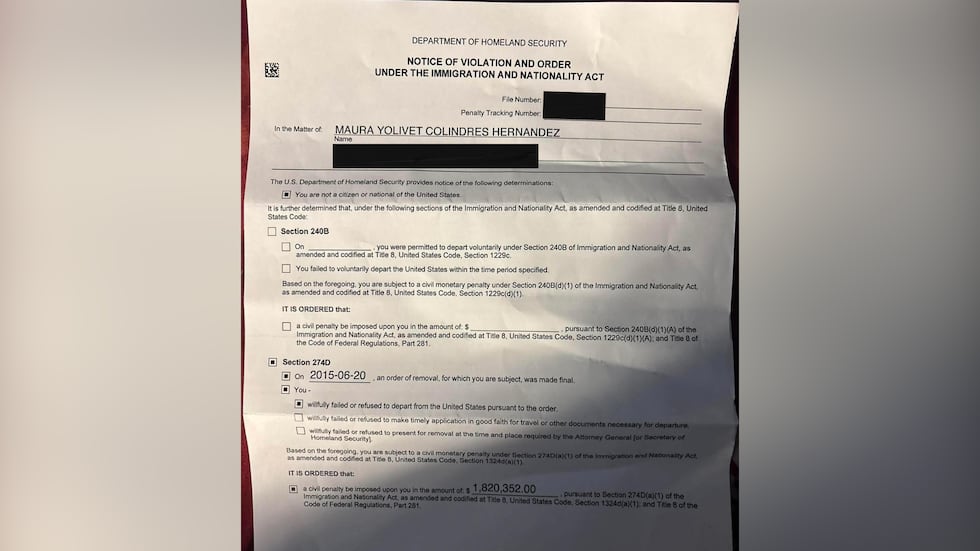 Con base en ello, el documento indica que el Departamento de Seguridad Nacional le impuso una...