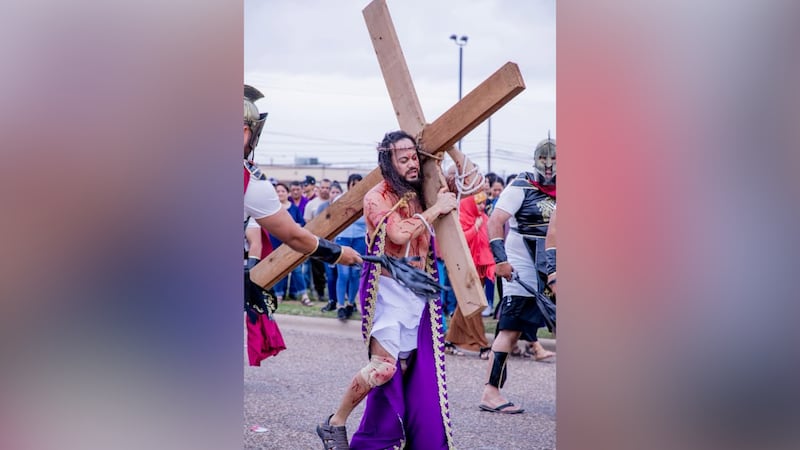 Dos parroquias organizan procesiones públicas para conmemorar la Pasión de Cristo