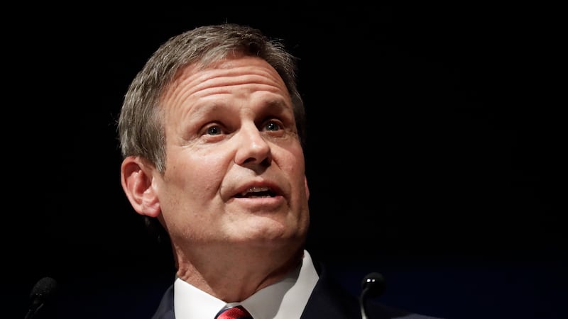 ARCHIVO - El gobernador de Tennessee, Bill Lee. (AP Foto/Mark Humphrey, Archivo)