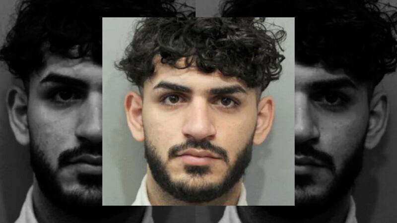 Ali Gharrawi, de 22 años, y lo encerraron en la Cárcel del Condado de Harris por delitos...