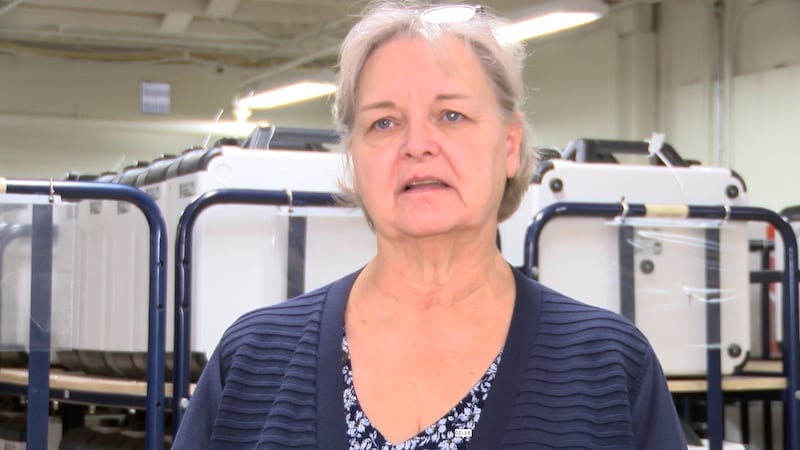 La administradora electoral, Roxzine Stinson, pide paciencia a los votantes y advierte sobre...