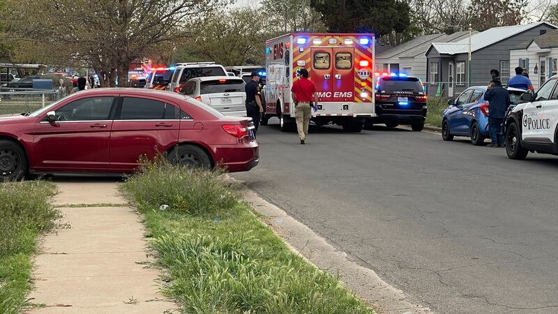 La policía de Lubbock está buscando sospechosos después de un informe de disparos alrededor de...