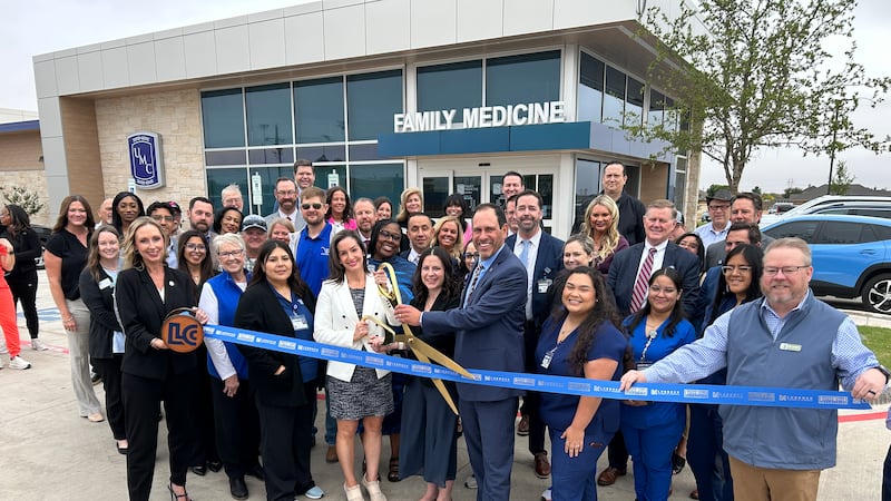 UMC hosts grand opening for new Wolfforth clinic