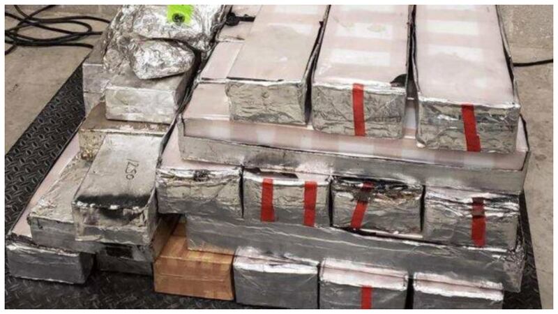 Paquetes que contenían casi 299 libras de metanfetamina incautados por oficiales de CBP en el...