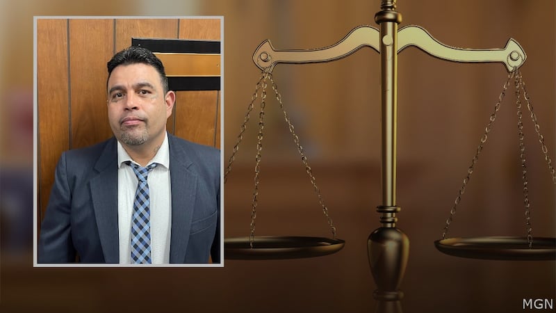 Ramón Joseph Castro II, de 39 años, en libertad condicional de Bellmead con cuatro condenas...