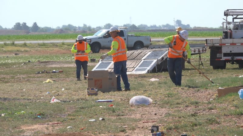 County crews spend July 4th weekend cleaning up roadside trash near Buffalo Springs Lake