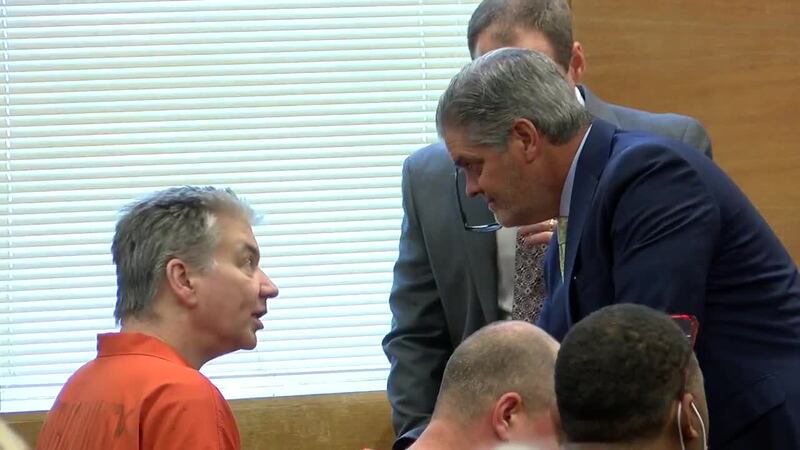 Médico de Tyler acusado de agredir sexualmente a pacientes comparece ante el tribunal