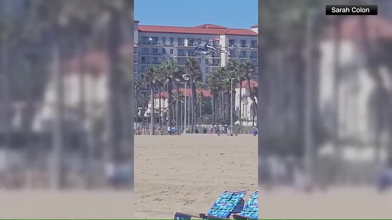 Helicóptero pierde el control y se estrella contra palmeras en sur de California