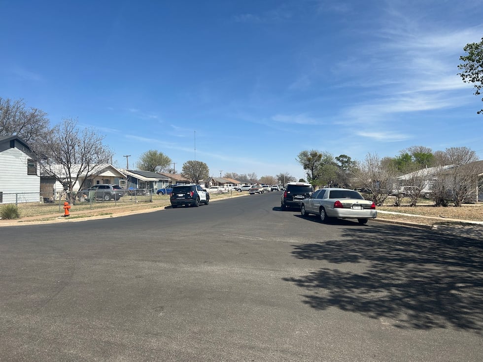 1 person moderately hurt in east Lubbock shooting