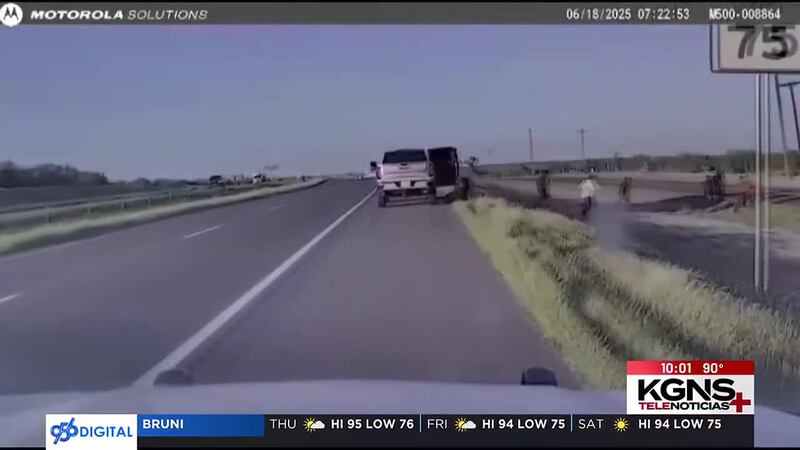CAPTADO EN VIDEO: Detienen a 9 indocumentados y un conductor tras persecución en I-35