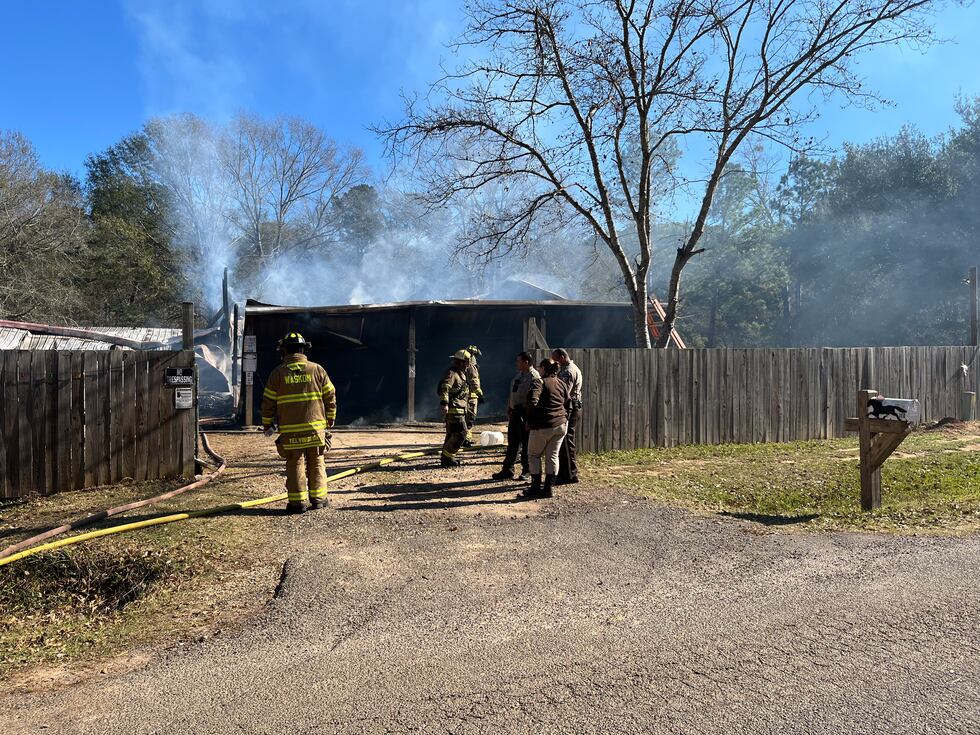 Dos niños murieron en un incendio doméstico en Noble Street, Waskom, Texas, el martes 30 de...
