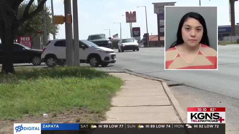 Madre arrestada por presuntamente dejar solo a menor de 5 años por ir comprar comida a un...