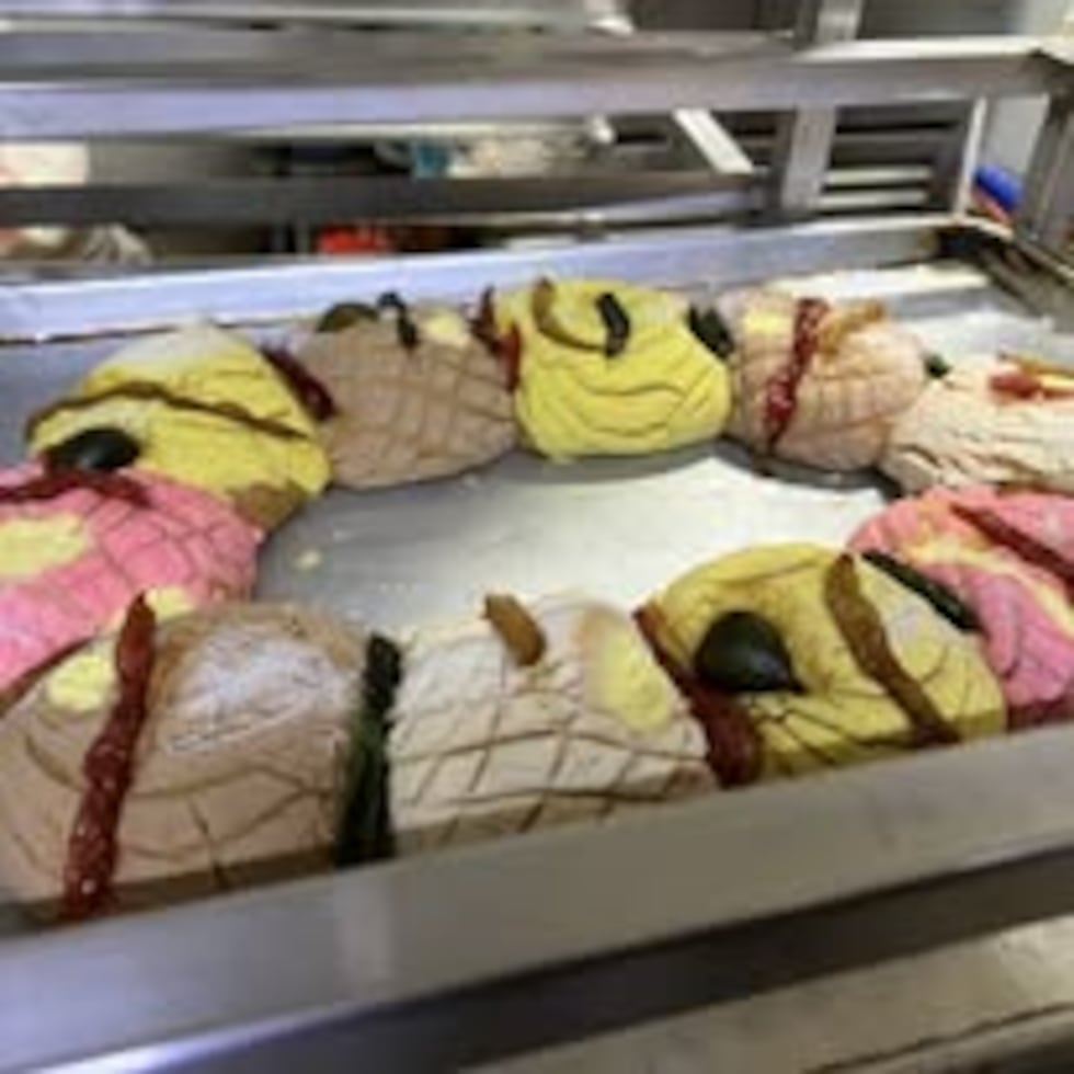 En el corazón de la comunidad latina de Lubbock, los panaderos de Mi Panadería Mexican Bakery...