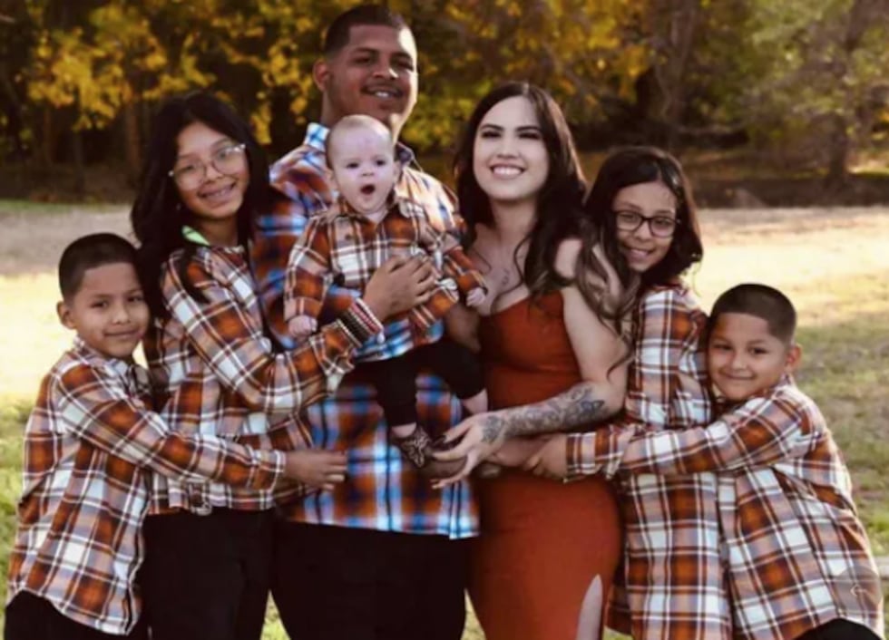Deadly crash leaves father dead, mother in ICU, family calls on community for support