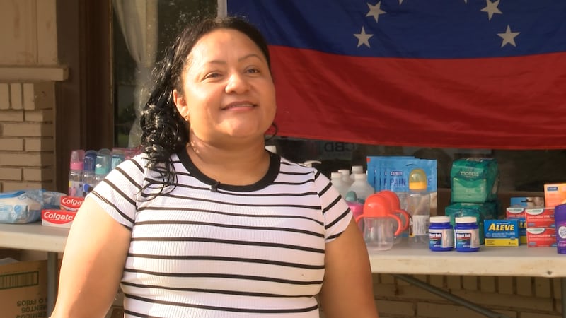 Sandra Parra, originaria de Maracaibo, lleva tres años en Lubbock y organiza envío de insumos...