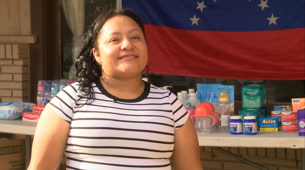 Sandra Parra, originaria de Maracaibo, lleva tres años en Lubbock y organiza envío de insumos...