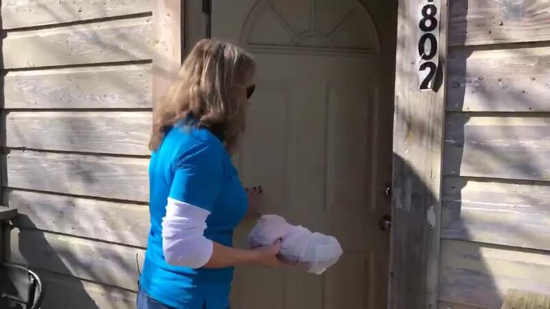 Para ser voluntario como conductor, se requiere una verifación de antedecentes y una...