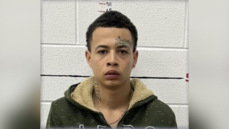 Lamesa busca a Donovan Martínez, 18, acusado de delitos graves y armado