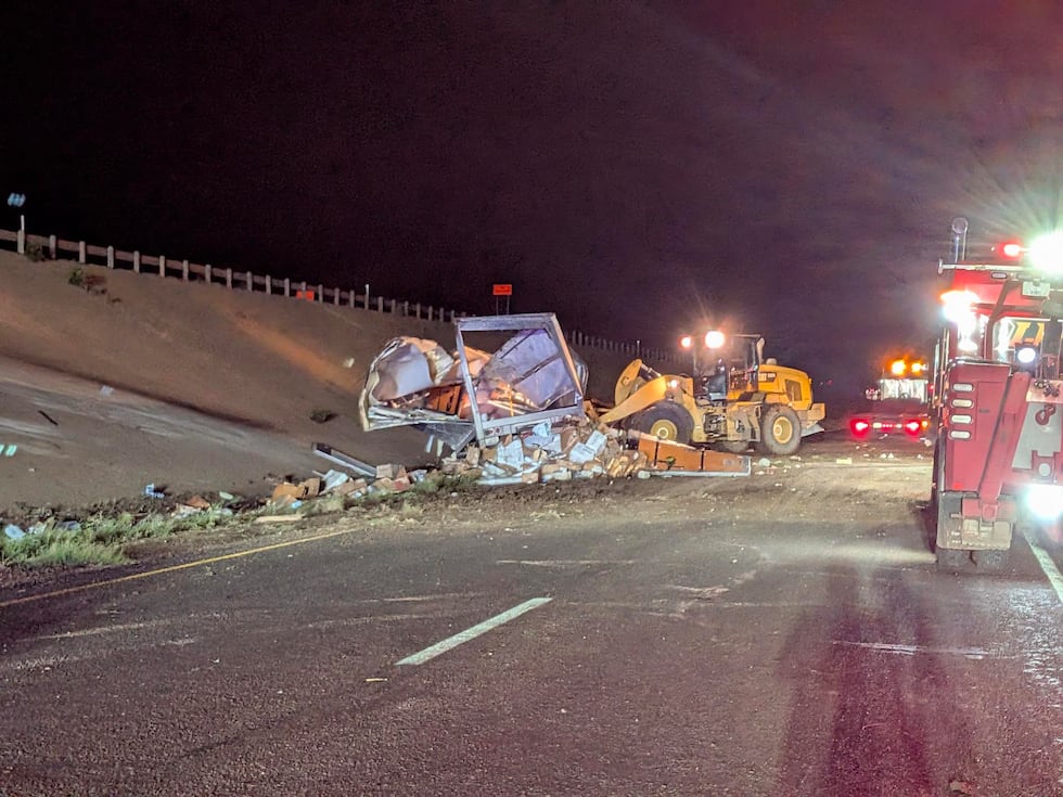 1 person injured in rollover on I-27