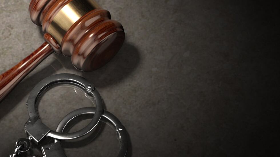 Guardia se declara culpable de contrabando en la cárcel de Dalby