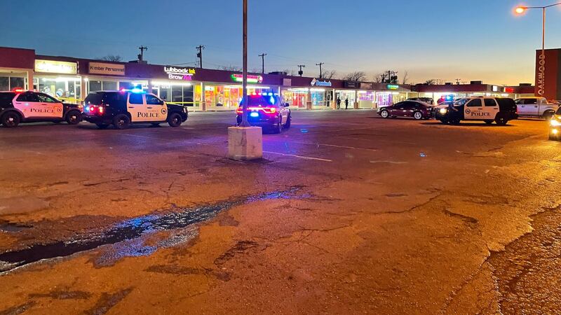 La policía de Lubbock recibió una llamada por reportes de disparos en la cuadra 5000 de Ave. U...