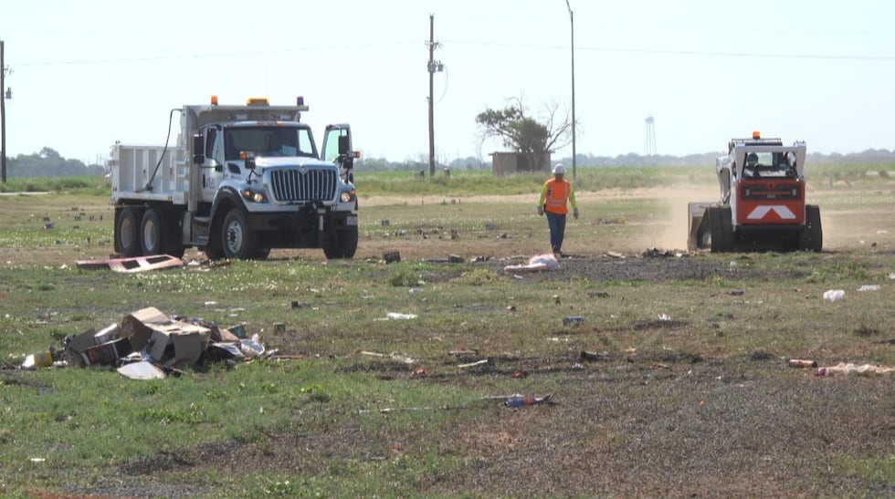 County crews spend July 4th weekend cleaning up roadside trash near Buffalo Springs Lake
