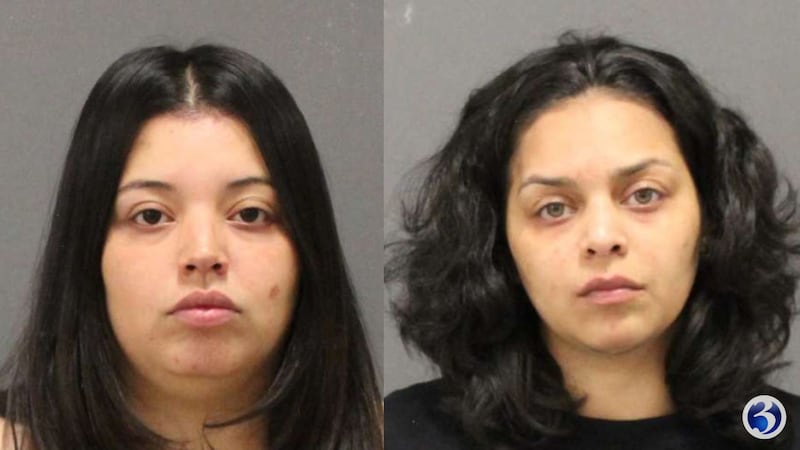 Karla y Jackelyn García fueron arrestadas en relación con la muerte de la hija de 12 años de...