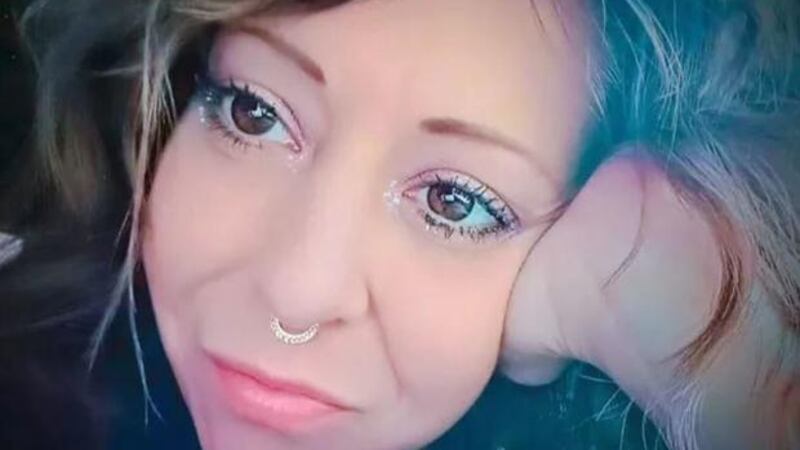 La policía estatal dijo que Kristin Potter, de 38 años, murió después de ser atacada por dos...