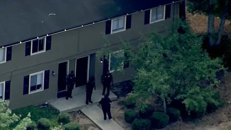 Large police presence seen in DeKalb County neighborhood
