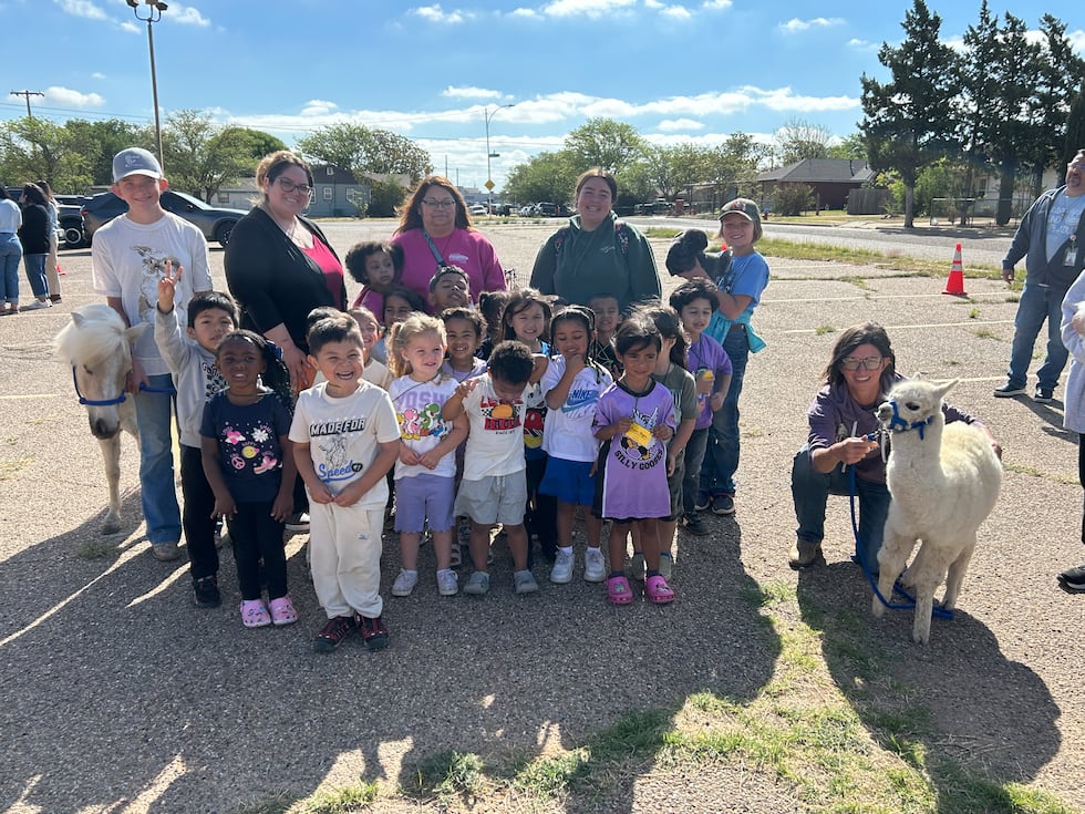 La organización ofreció actividades educativas y un zoológico de contacto para concientizar...