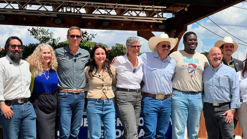 Varios candidatos demócratas en la boleta de noviembre visitaron el Distrito Depot de Lubbock...