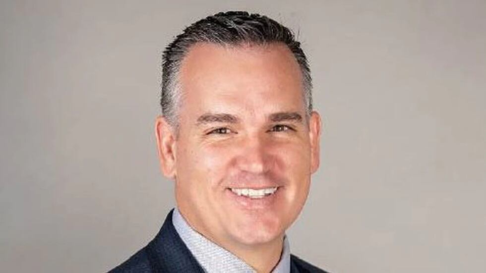 Payne es un abogado de litigio que creció en el condado de Post, se graduó en la universidad...