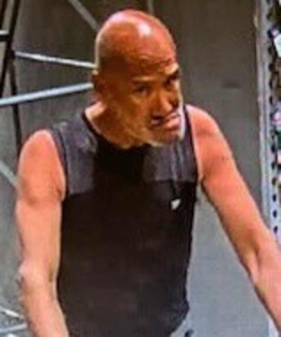 La policía de Clovis cree que el hombre acusado de incendiar un Walmart puede haber sido visto...