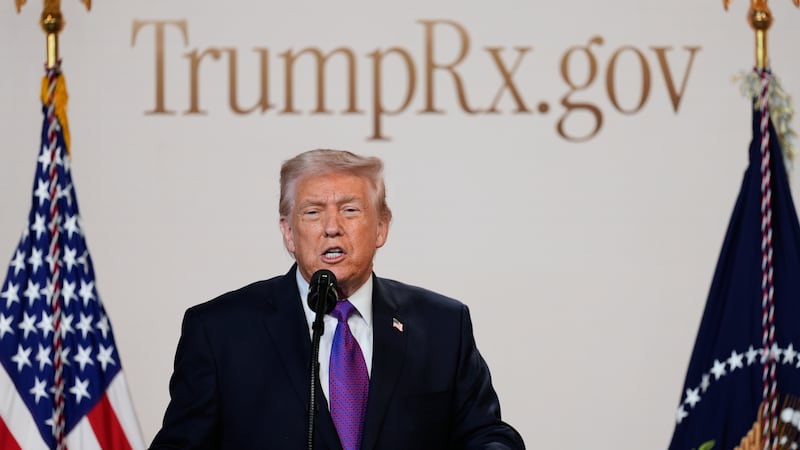 El presidente Donald Trump habla sobre la plataforma TrumpRx en el Edificio Ejecutivo Old...
