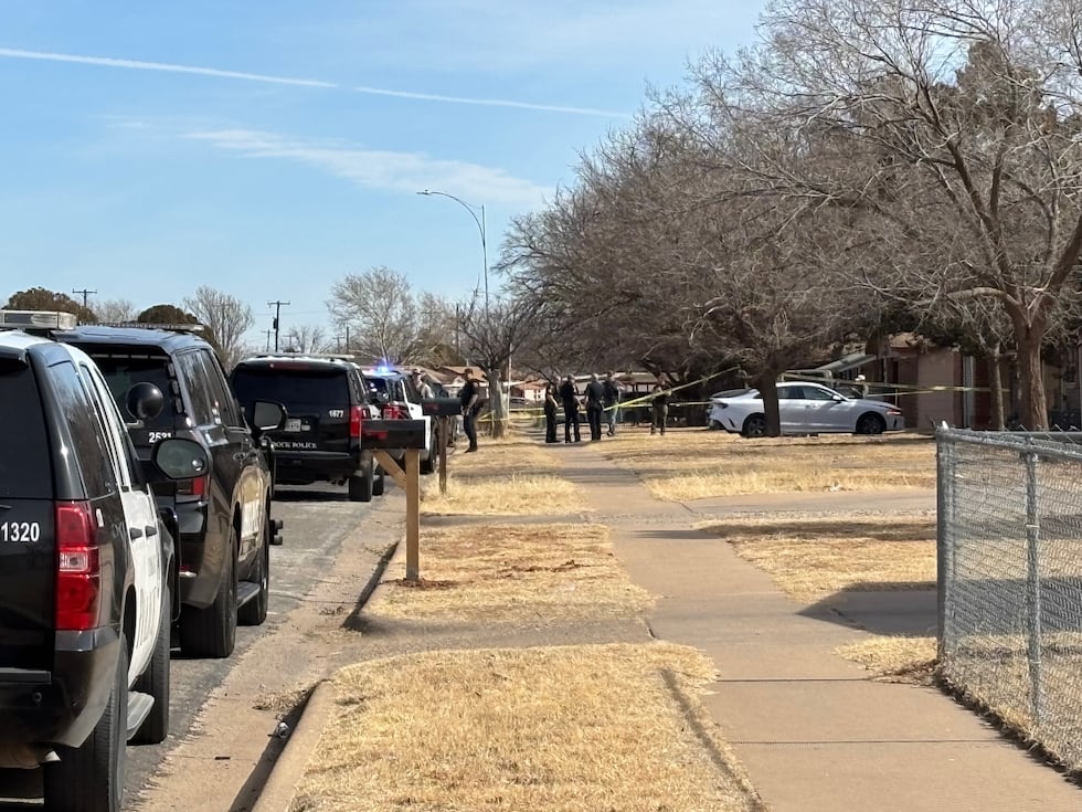 1 person moderately injured in shooting