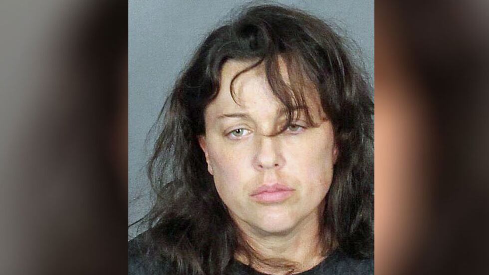 La fianza se fijó el martes en 500 000 dólares para la profesora de Waco Sarah Elizabeth Hunt,...