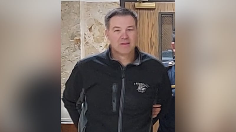 Michael Byerly se declaró culpable este lunes del cargo de “suplantación de identidad en línea”.