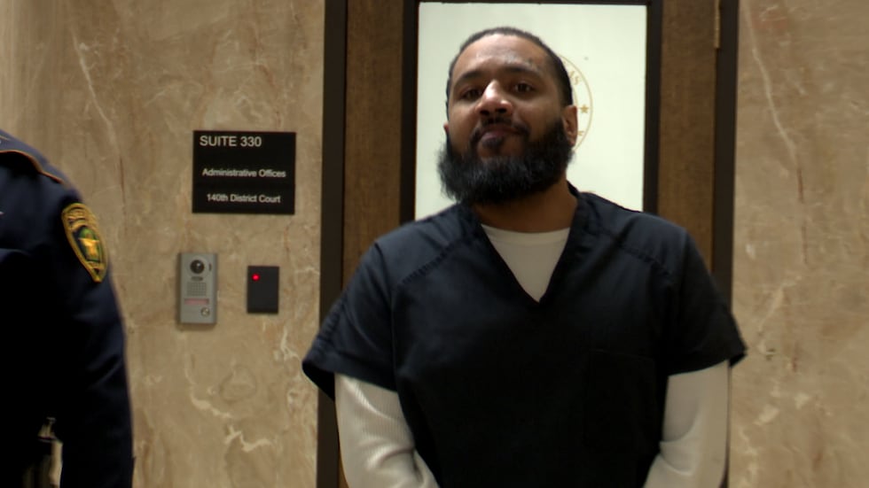 Henry Mena pasará 12 años en prisión estatal tras declararse culpable de agresión agravada por...