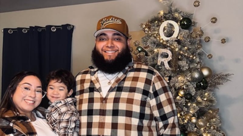 Esposo de mujer hospitalizada tras accidente por conductor ebrio pide ayuda y oraciones.