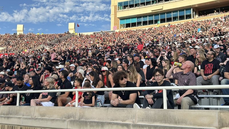 Confirman hallazgo de navaja en el campo durante juego de Texas Tech y Kansas