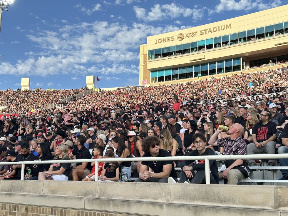 LIVE: No. 9 Texas Tech hosts Kansas for Homecoming in Lubbock