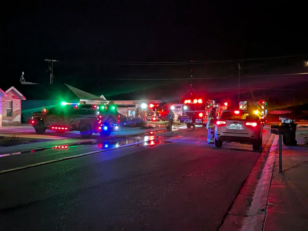 Investigan incendio de un automóvil dentro de un garaje en el este de Lubbock