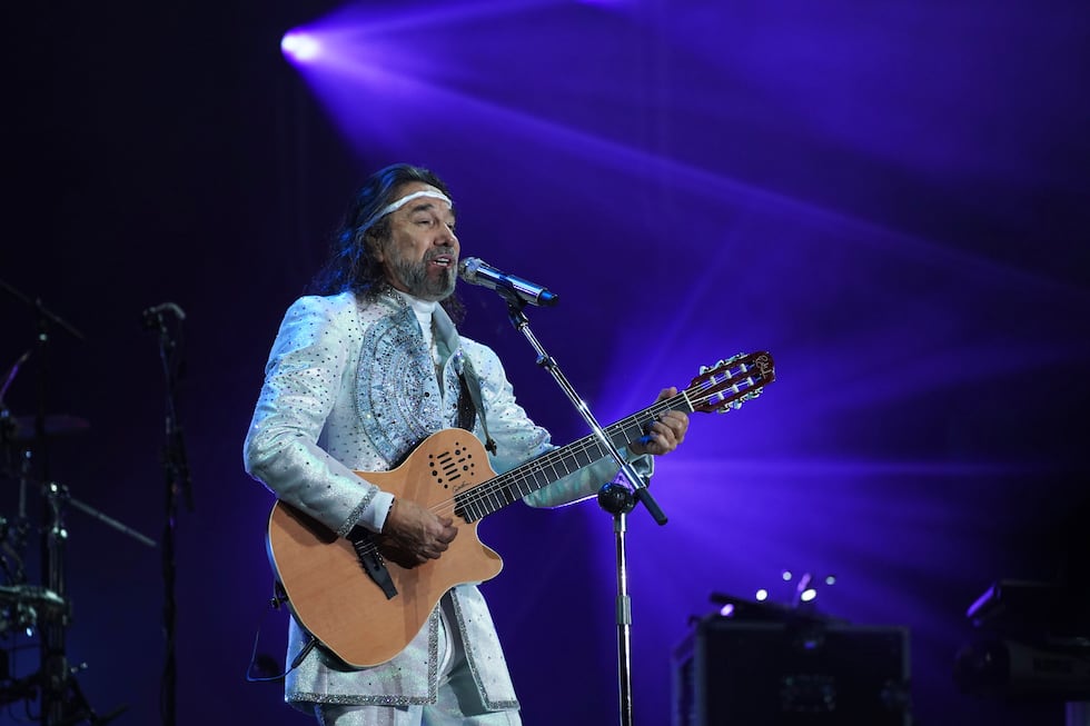 Los Bukis, una agrupación mexicana liderada por el cantante Marco Antonio Solís, ofrece un...