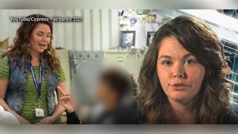 Sarah Beam aparece en un video promocional de CISD. (crédito: KTRK vía Cypress-Fairbanks...