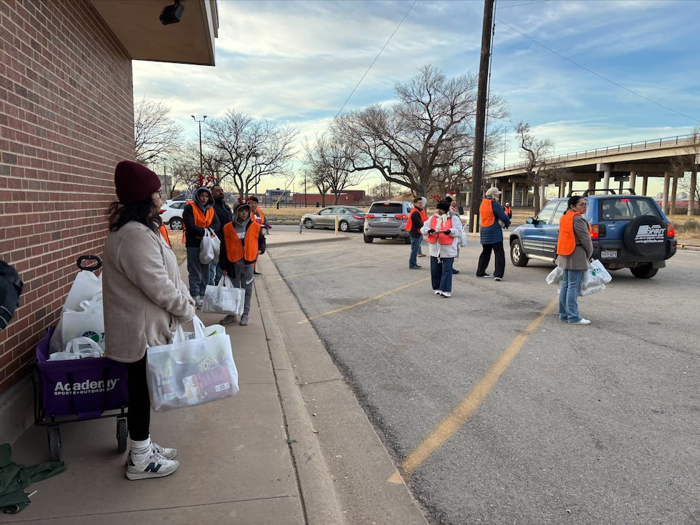 Lubbock organizations give away 300 turkeys to families in need